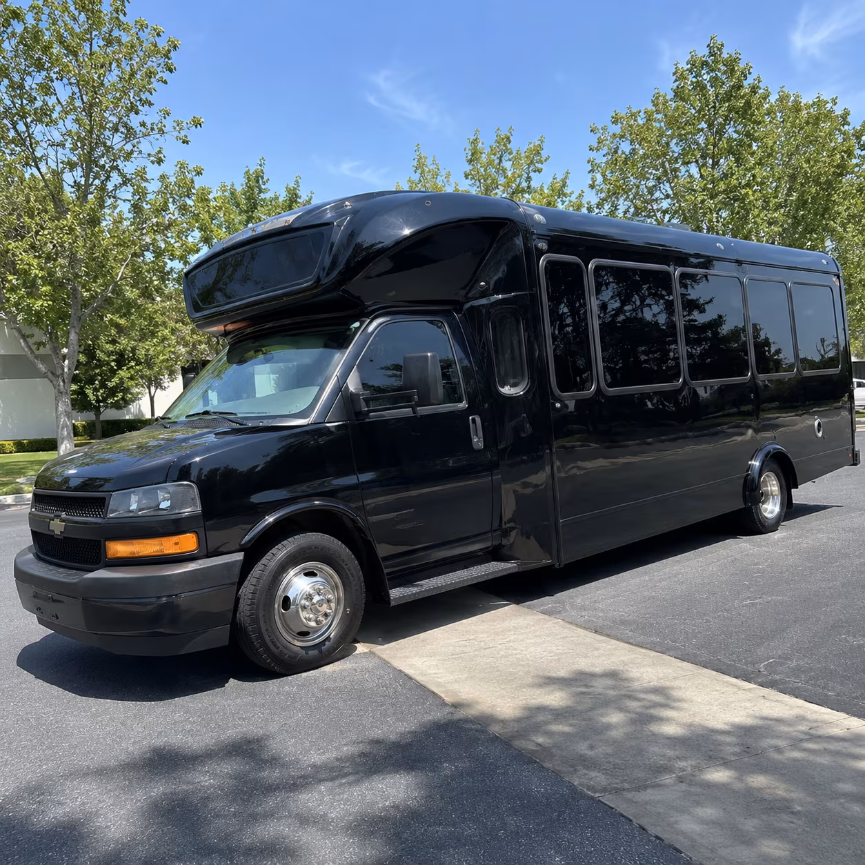 orem 15 passenger party bus